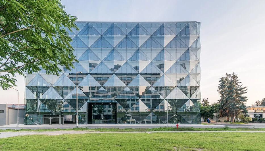 Neutralność węglowa budynków – aluminium przyszłością architektury?